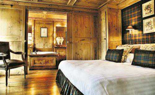 Типичный номер в отеле Mont-Blanc, где Роже Вадим снимал «Опасные связи» .