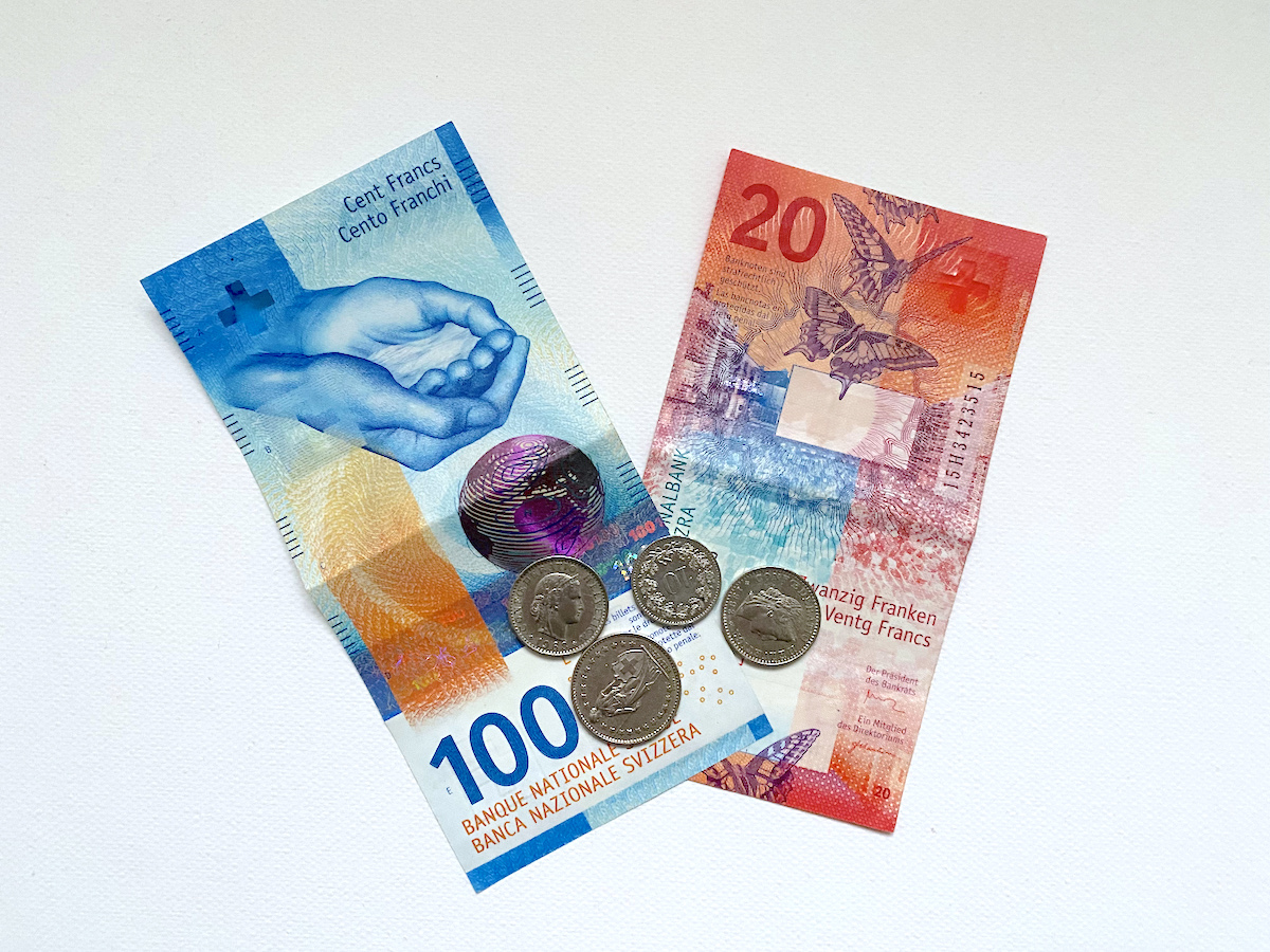 Швейцарские франки в рубли. Деньги Швейцарии. Деньги Швейцарии купюры. 1000 Швейцарский Франк.