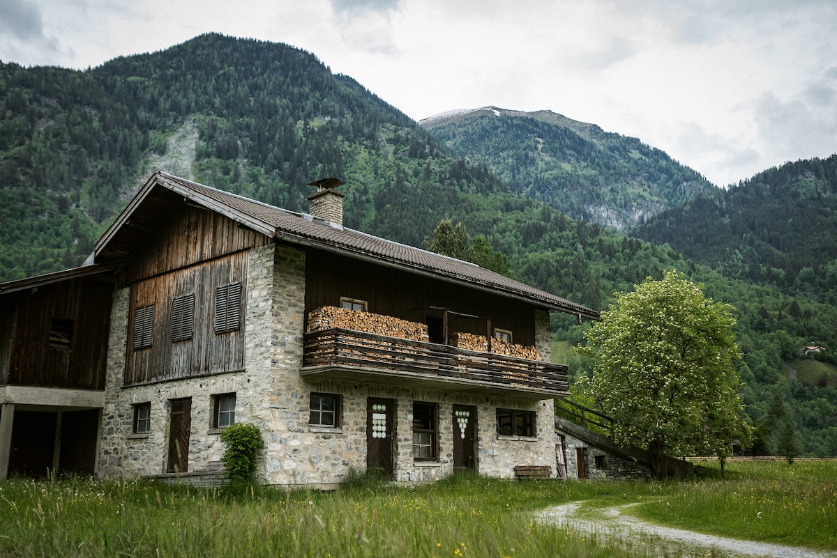 Где лучше жить в швейцарии проживание в барселоне