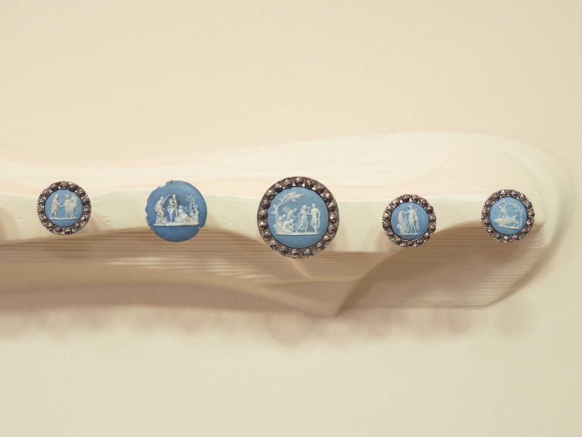 Пуговицы на выставке "Tender Buttons"