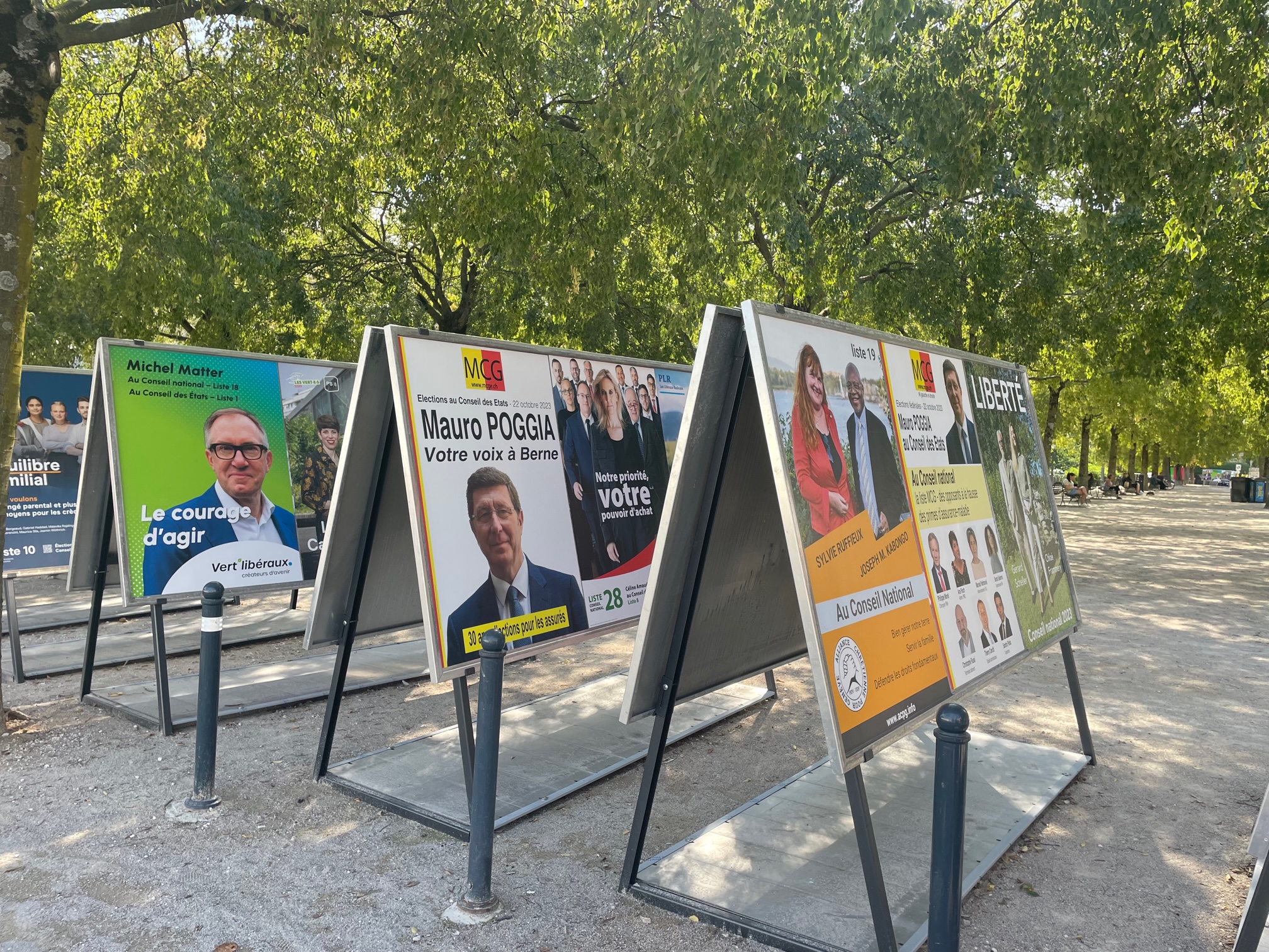 Швейцария наводнена агитплакатами &copy; Nashagazeta