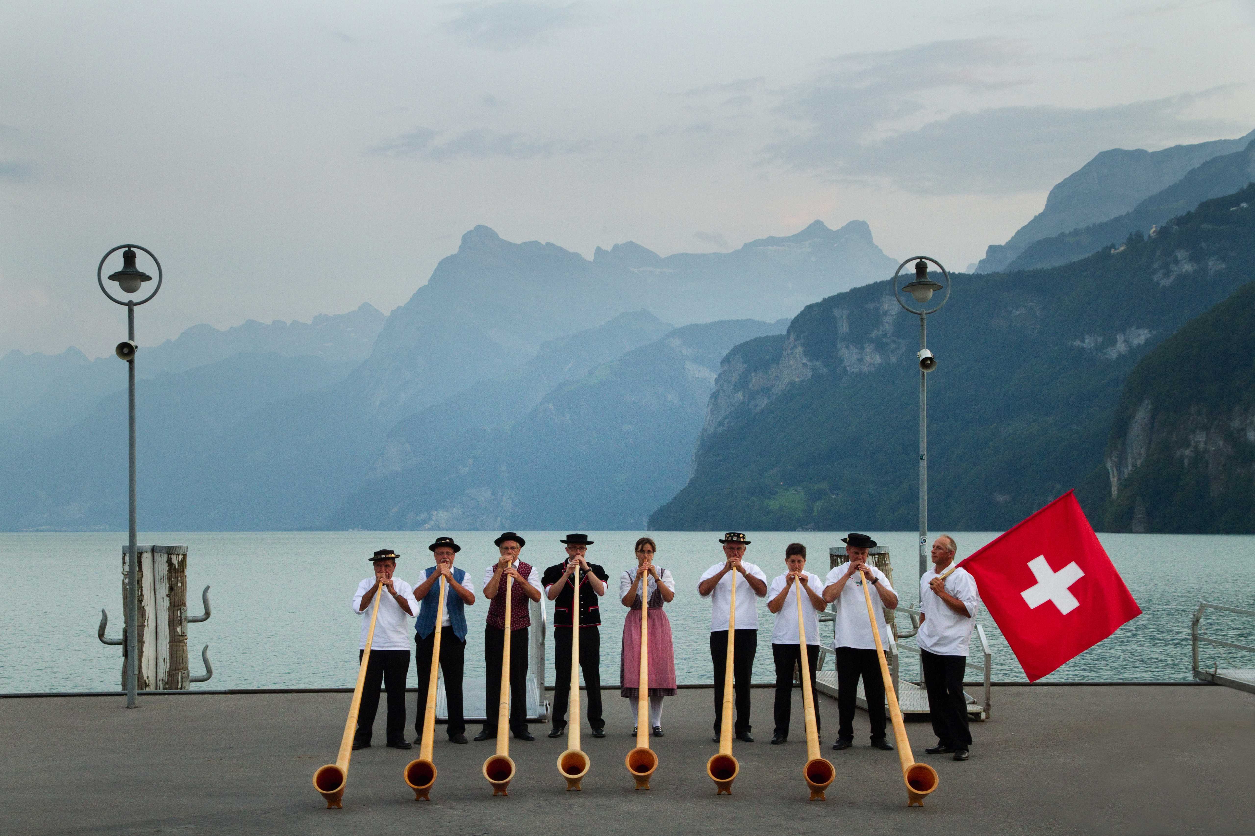 Швейцария численность населения. Швейцария населенность. Культура Швейцарии. Население Швейцарии. Швейцария туризм.