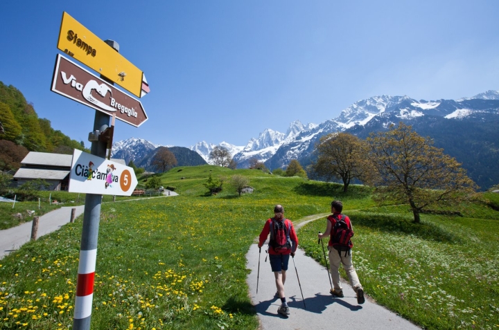 Inderin Jungfrau Zierlicher Kuessen