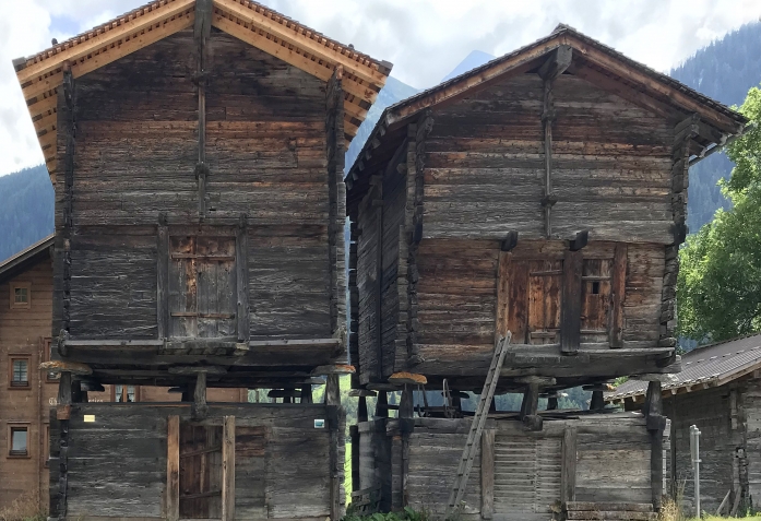 Раккарды, или сараи на каменных грибах